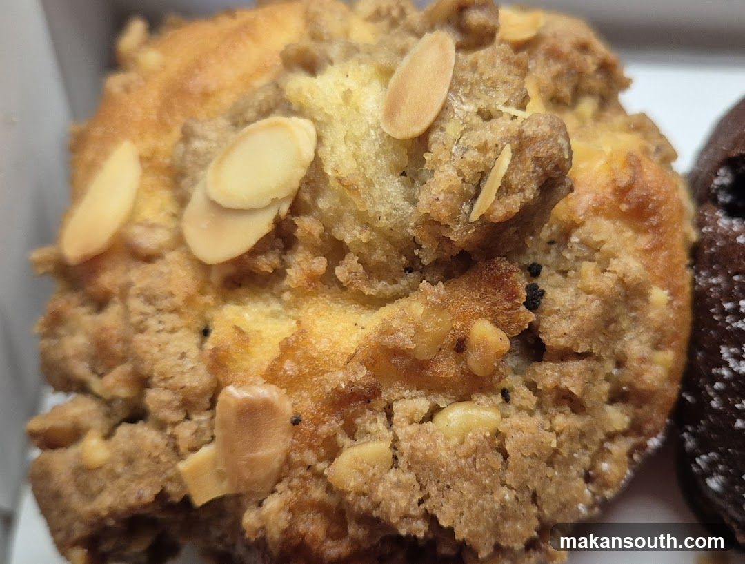 Almond Crumble Muffin