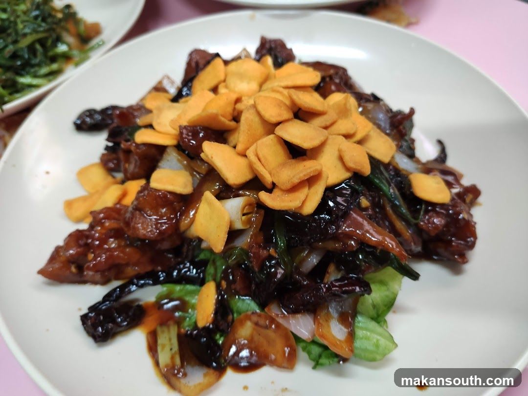 Stir-fried dish with fried dough sticks