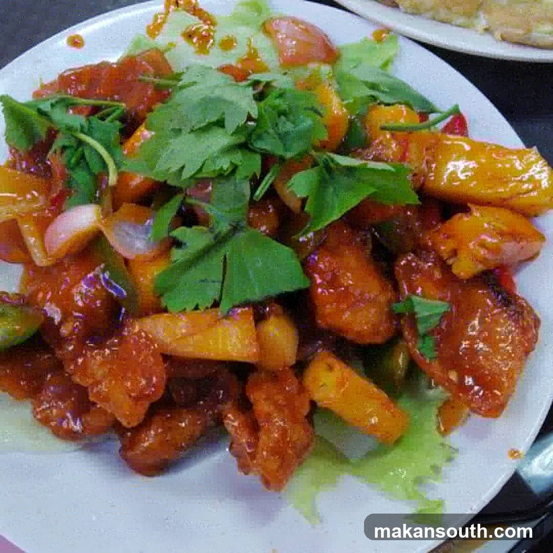 Crispy Chicken with Pineapple and Sauce