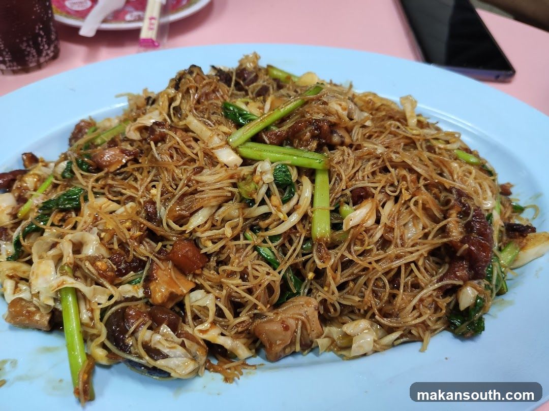 Stir-fried Noodles with Vegetables and Meat