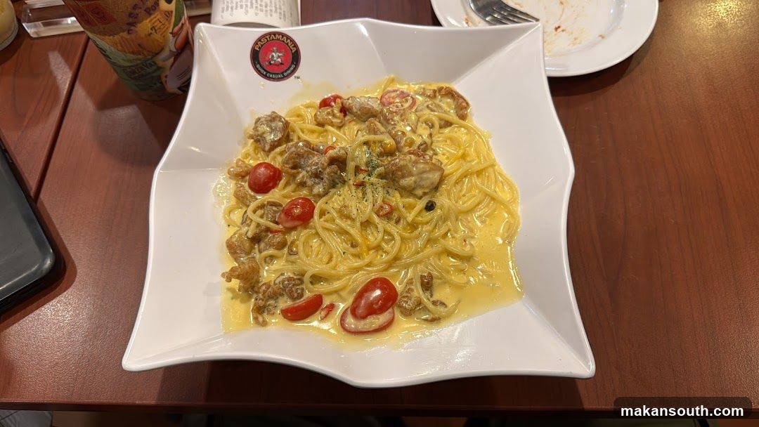Pasta Dish with Cherry Tomatoes and Meatballs