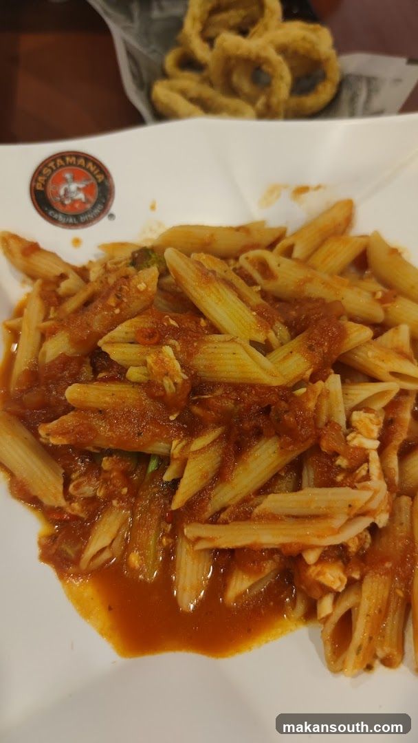 Pasta with Sauce and Onions