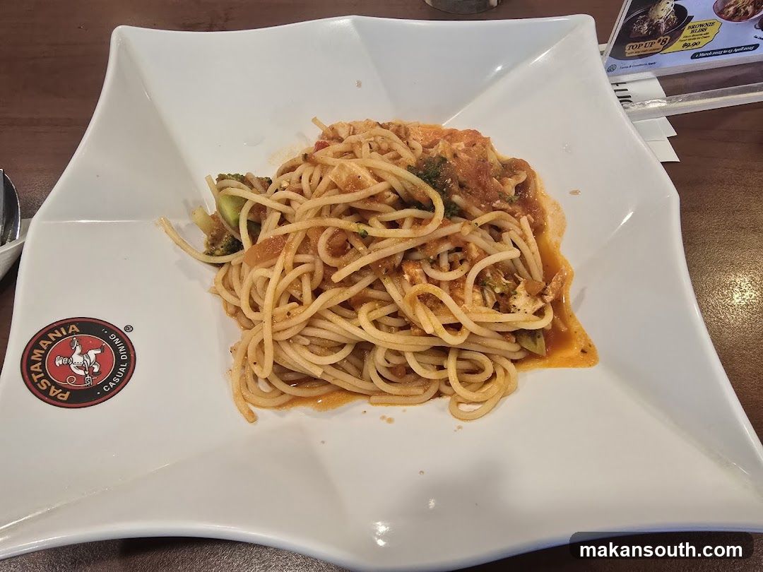 Spaghetti with Tomato Sauce and Broccoli