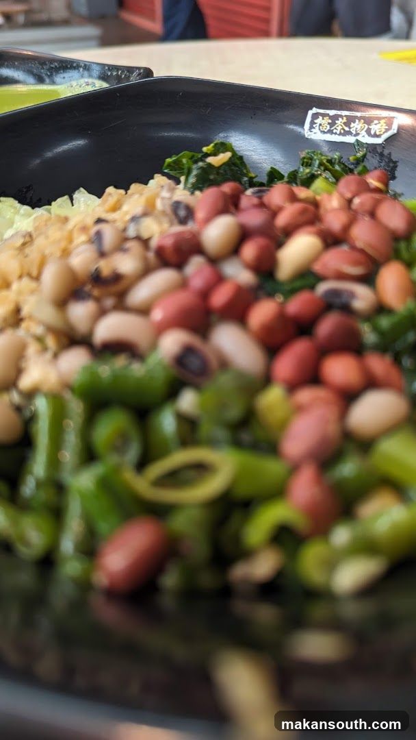 Stir-fried vegetables and beans dish