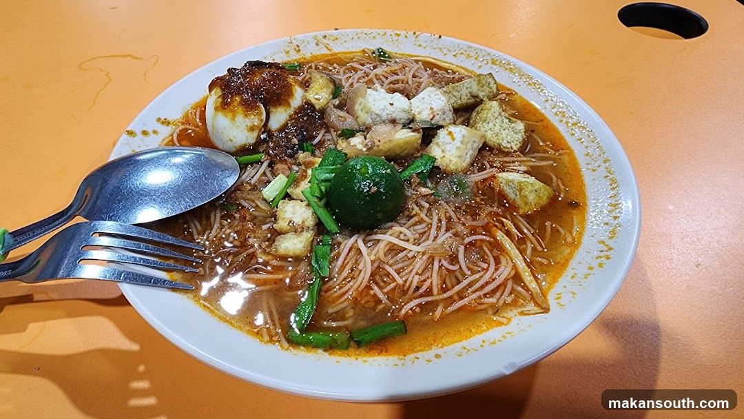 Noodle Dish with Tofu and Egg