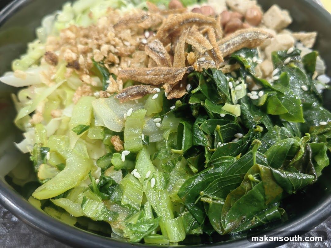 Bowl of stir-fried vegetables with toppings