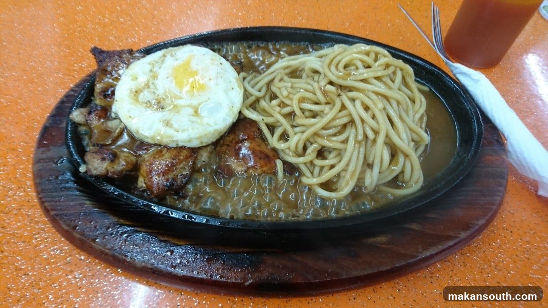 Sizzling Plate with Noodles and Fried Egg