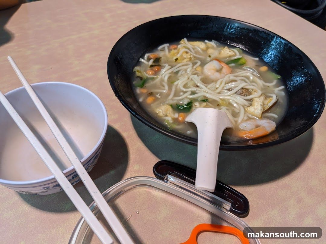 Noodle Bowl with Shrimp and Vegetables