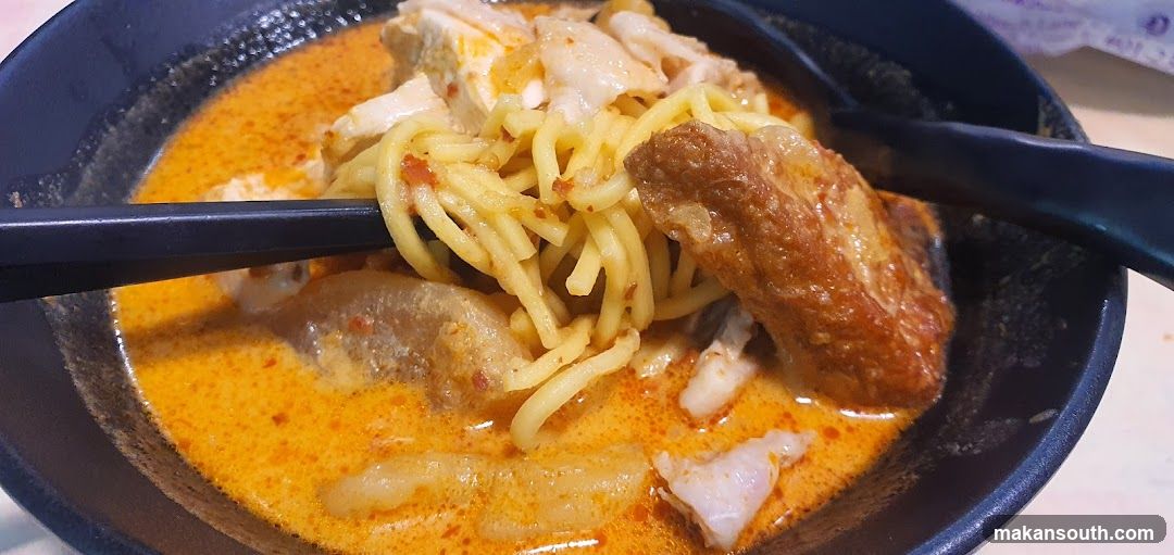 Laksa Noodles with Chicken and Fish Cake