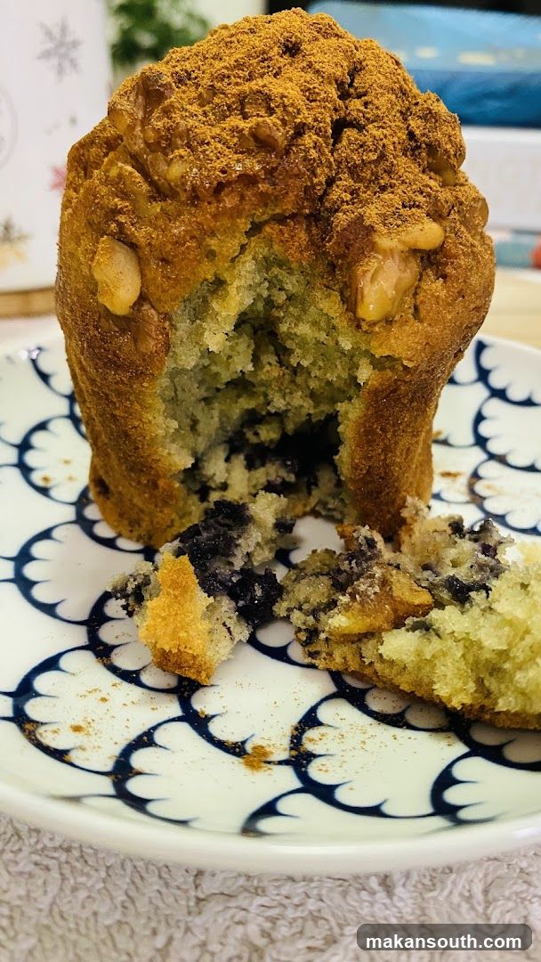 Blueberry Muffin with Crust