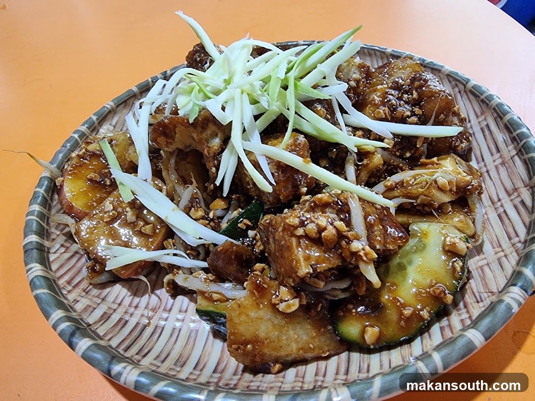 Stir-fried Meat with Vegetables and Ginger Garnish