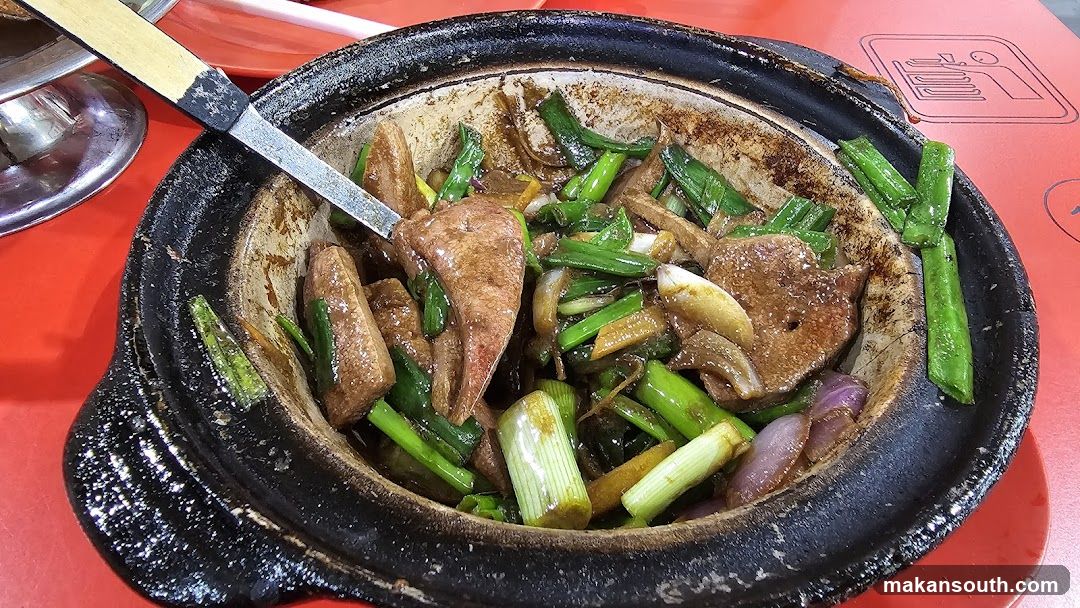 Sizzling Claypot Dish with Liver and Green Onions
