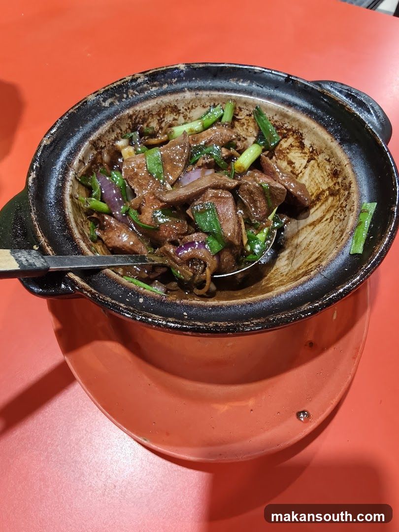 Clay Pot Stir Fry with Meat and Vegetables