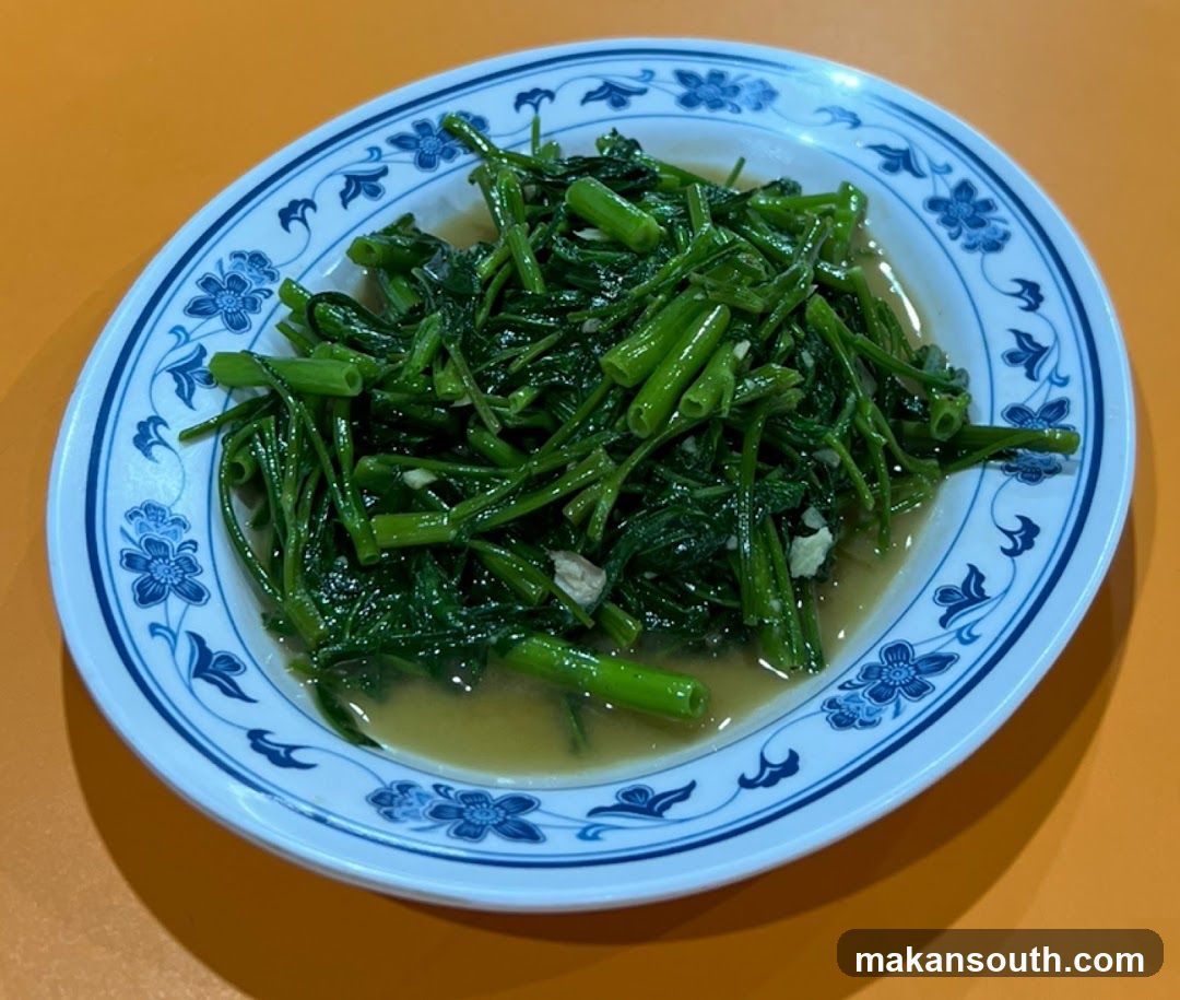 Stir-fried water spinach with garlic