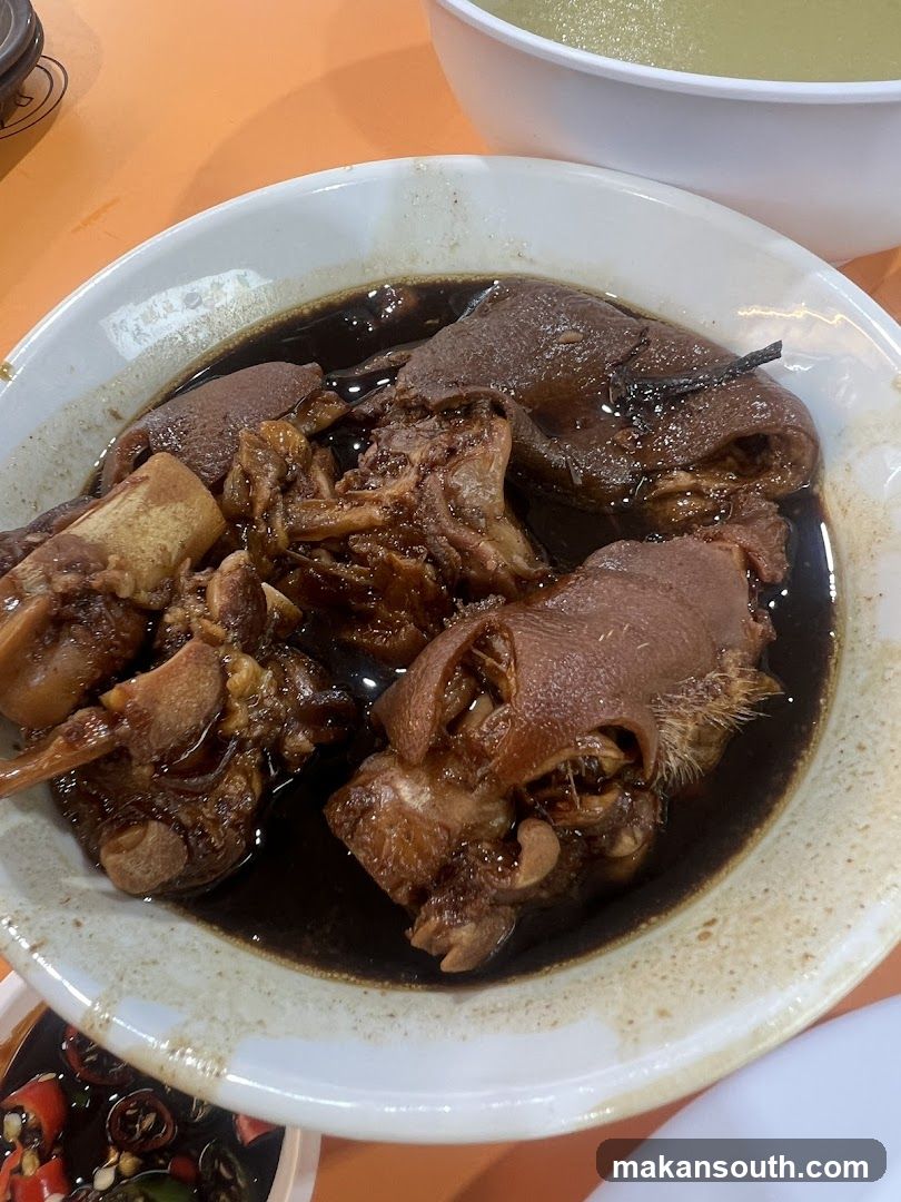 Braised Pork Feet in Dark Sauce