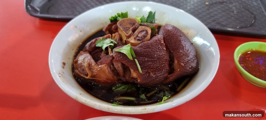 Braised Pork Trotter with Broth