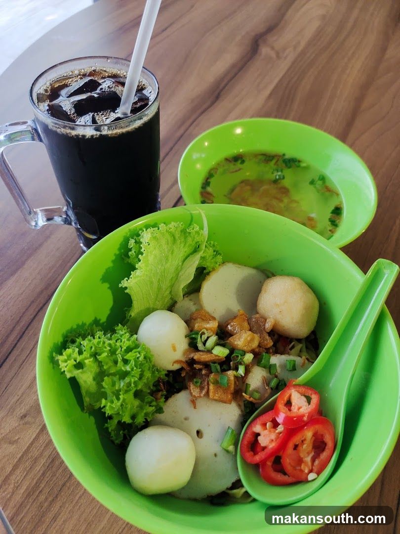 Luk Mie with Fish Balls and Chili