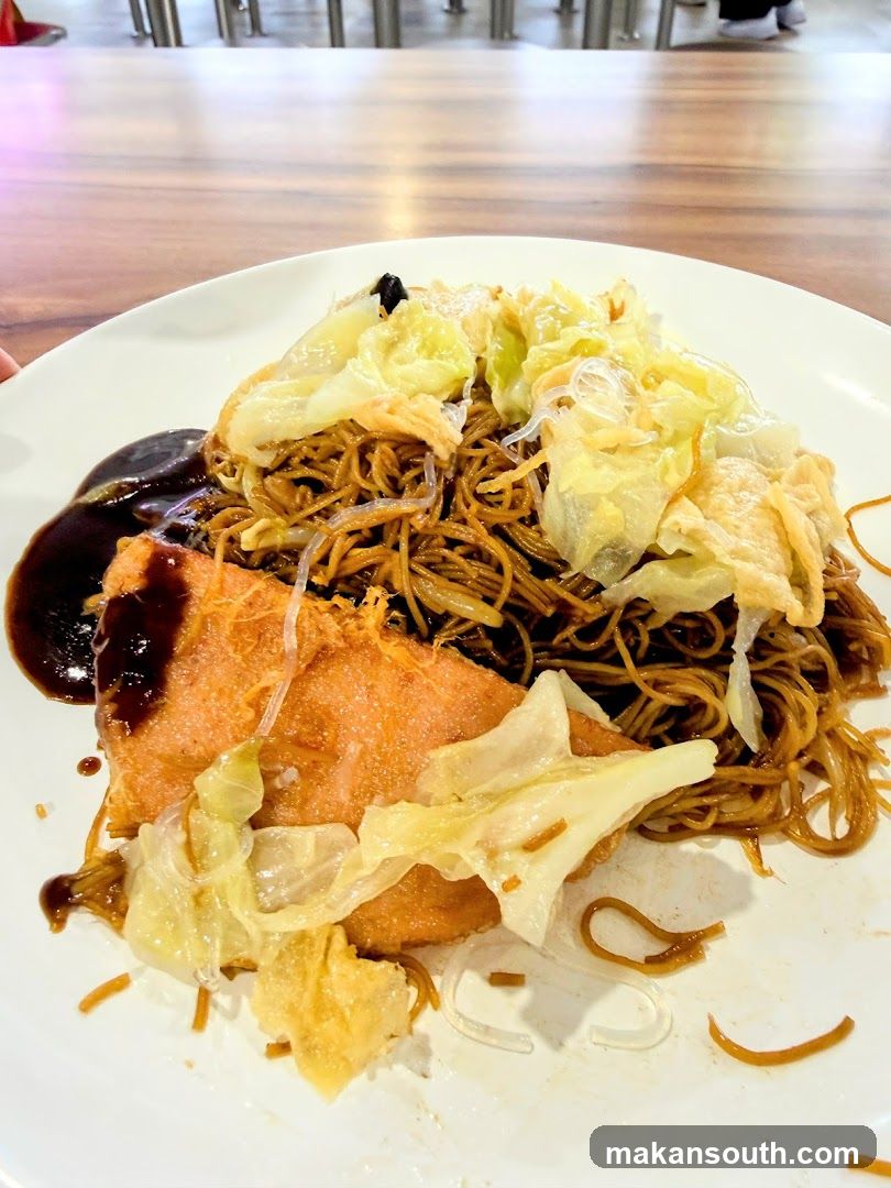 Fried Noodles with Fish Cake and Cabbage