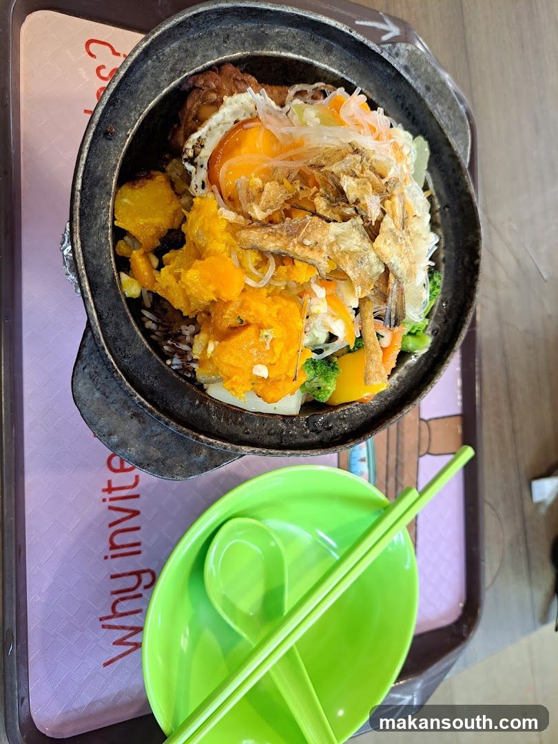 Claypot Rice Bowl with Egg and Vegetables
