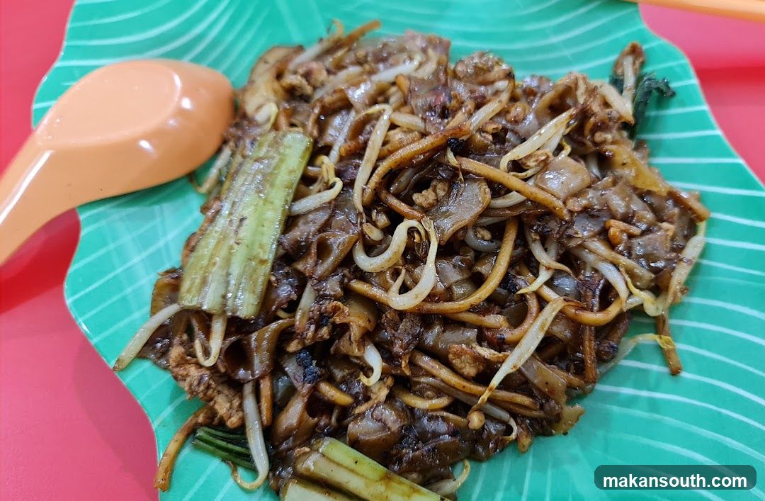 Stir-fried noodles with vegetables and meat