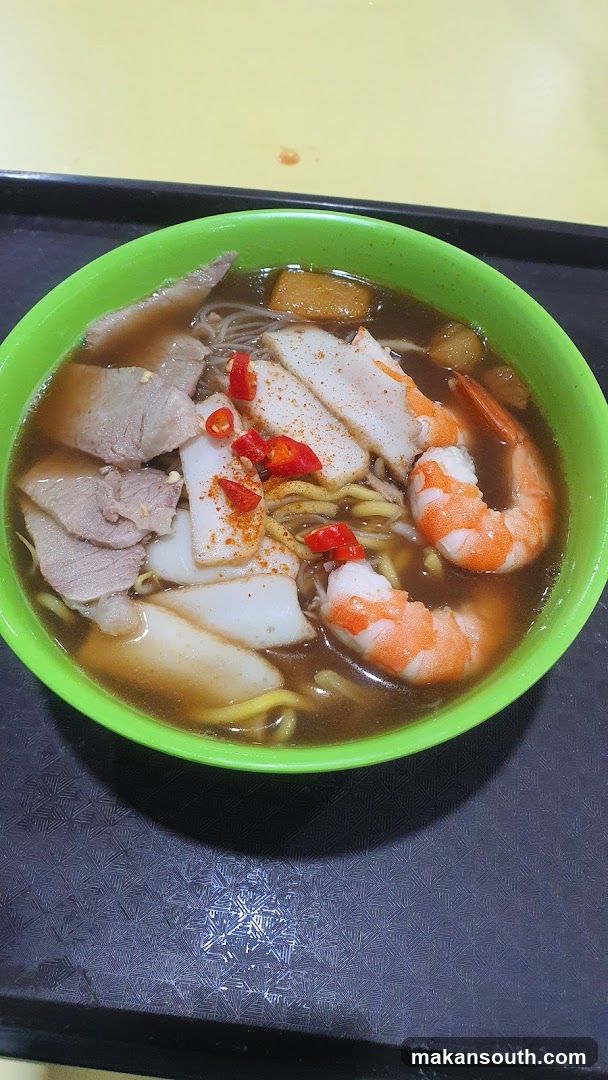 Bowl of Noodle Soup with Shrimp and Meat