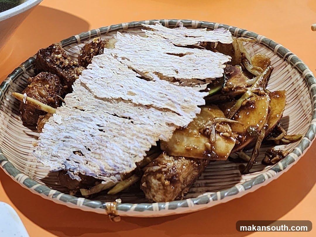 Bamboo Basket with Sliced Meat and Stir-fried Vegetables