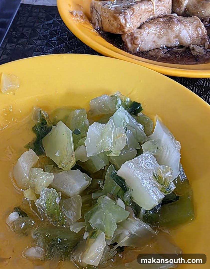 Stir-fried vegetables and meat rolls