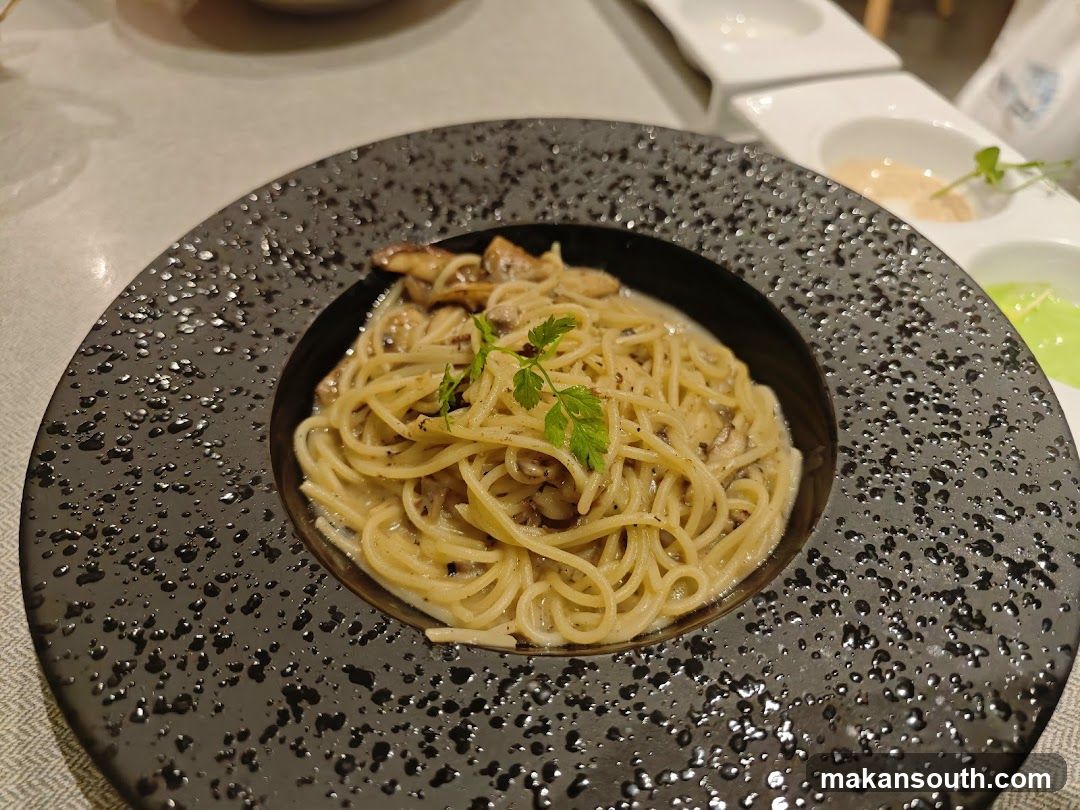 Pasta with Creamy Sauce and Mushrooms