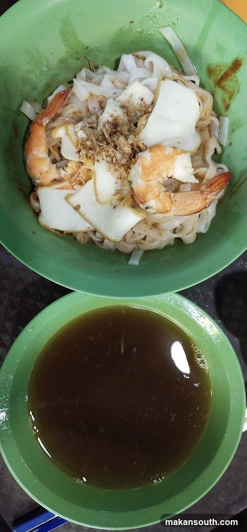 Noodle Dish with Shrimp and Broth