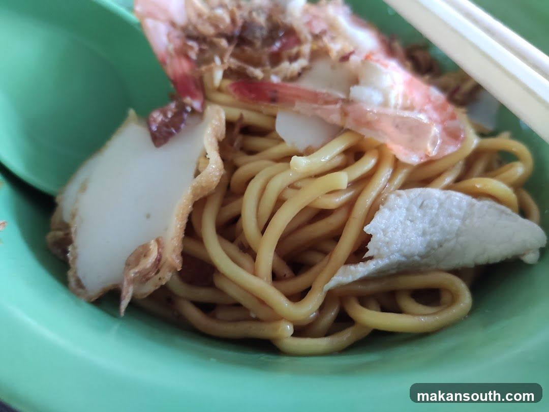 Noodle Dish with Shrimp and Fish Cake