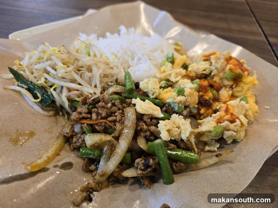 Rice Noodle Plate with Egg and Meat