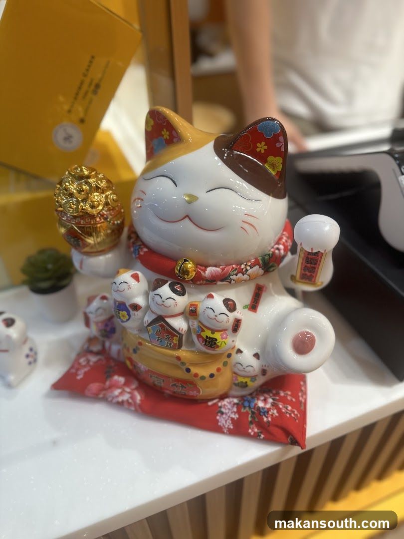 Maneki-neko figurine display