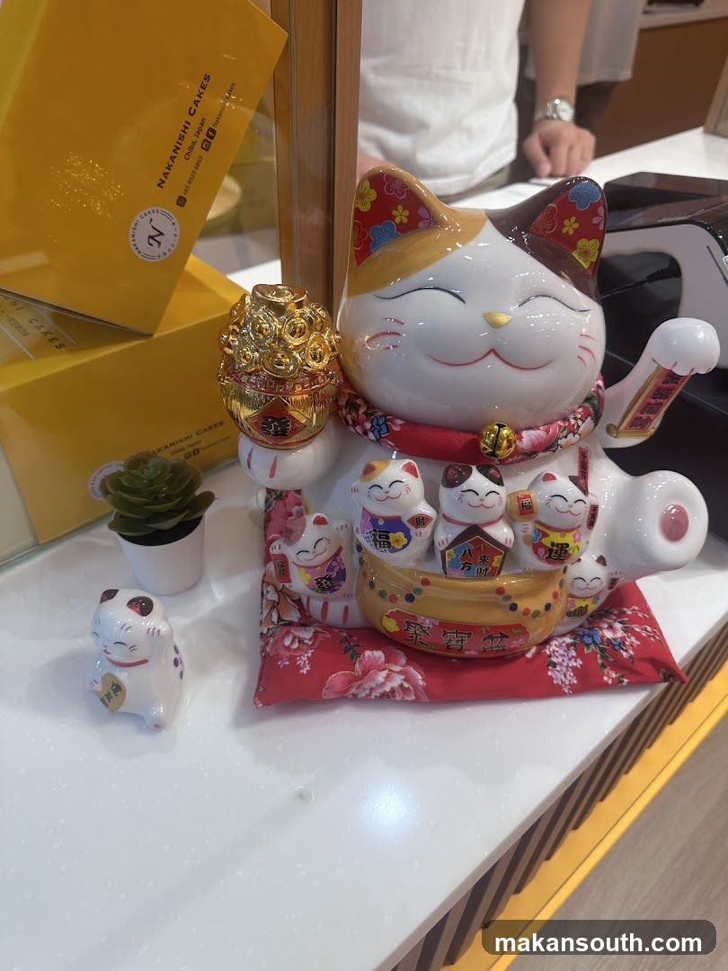 Maneki-neko figurines display