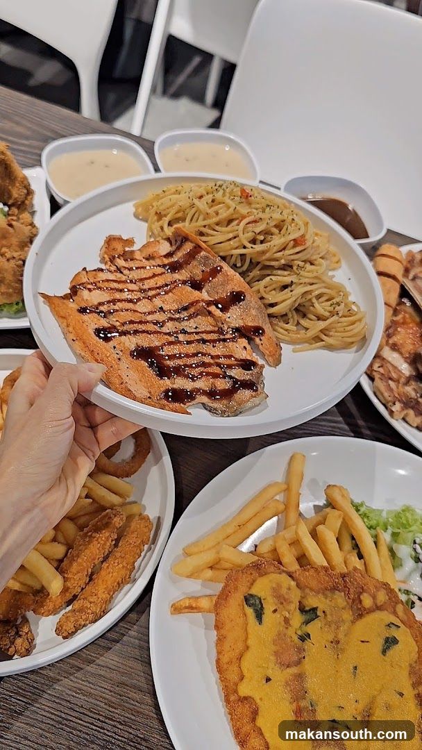 Food Spread with Pasta and Fried Chicken