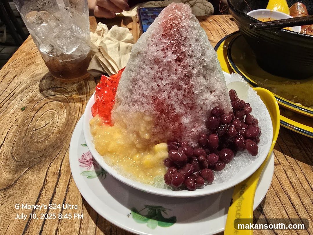 Bing Dried Ice Dessert with Red Beans and Corn Syrup