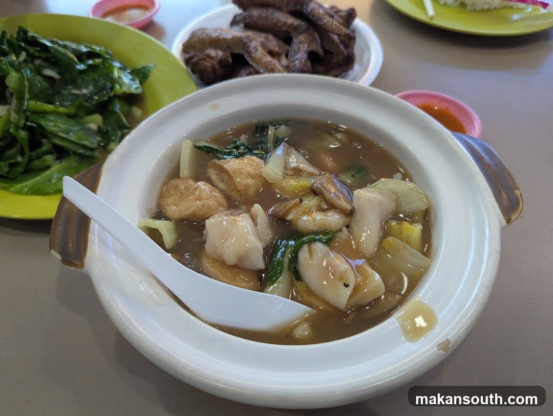 Dish with tofu and vegetables in a clay pot