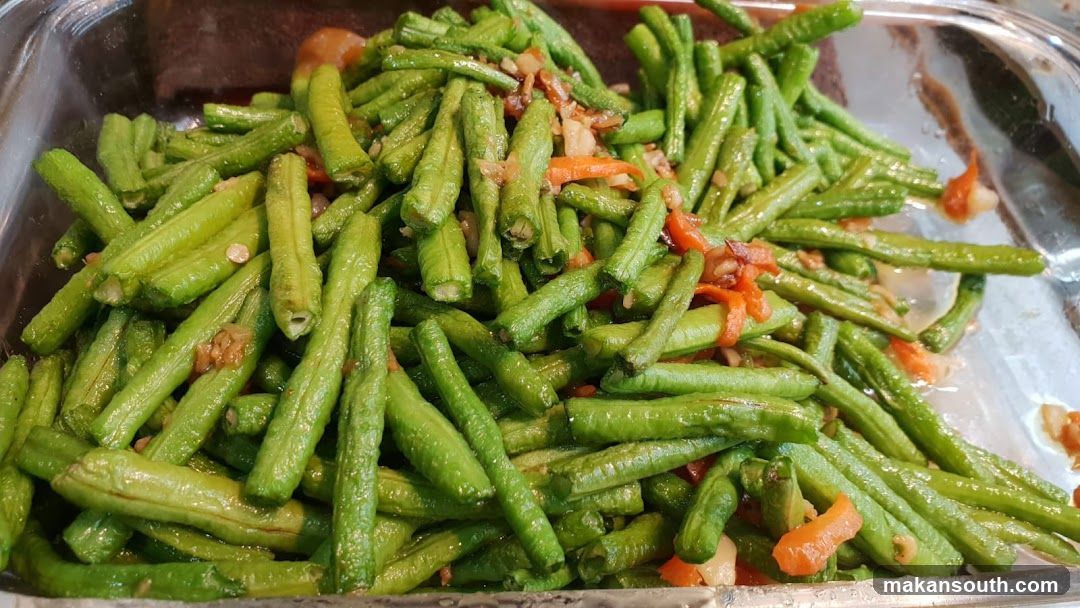 Stir-fried Green Beans with Garlic and Carrots