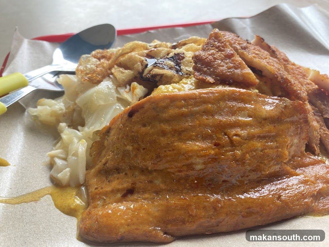 Fried Fish with Cabbage and Egg