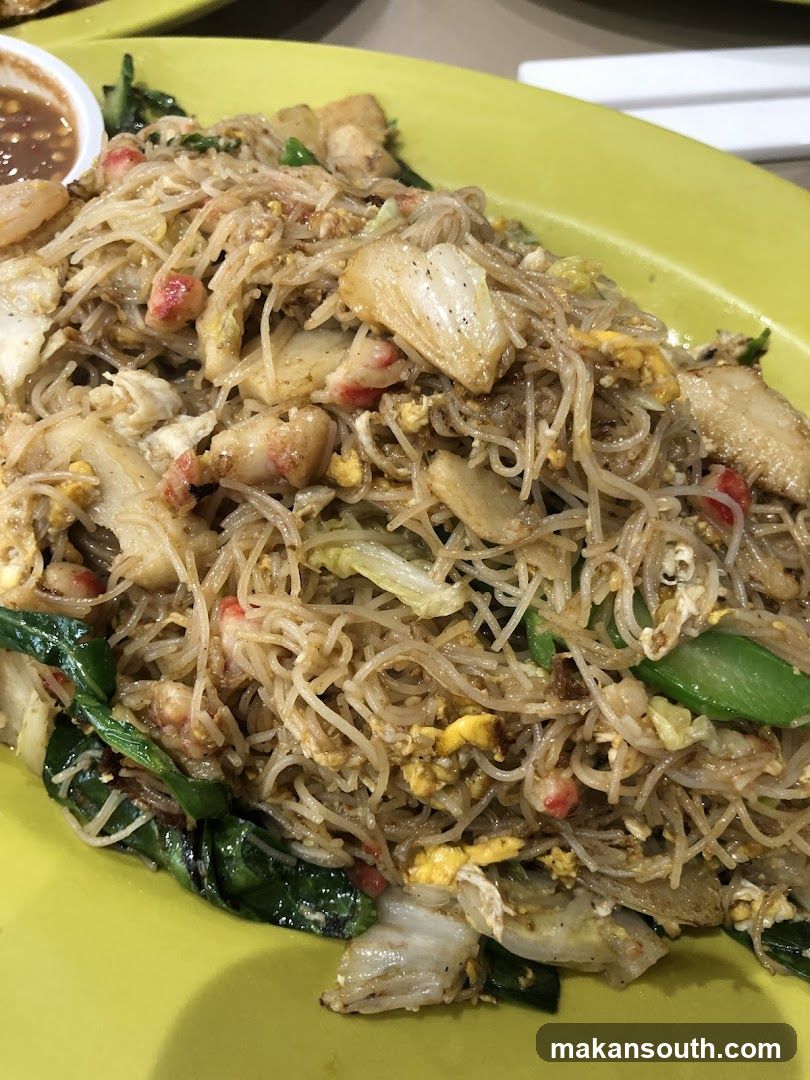 Fried Noodles with Vegetables and Egg
