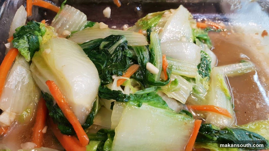Stir-fried Chinese Cabbage with Carrots and Garlic