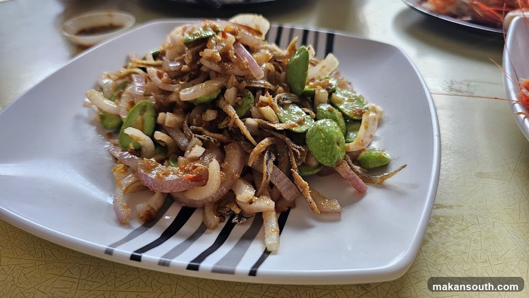 Stir-fried Edamame with Onions and Fish Sauce