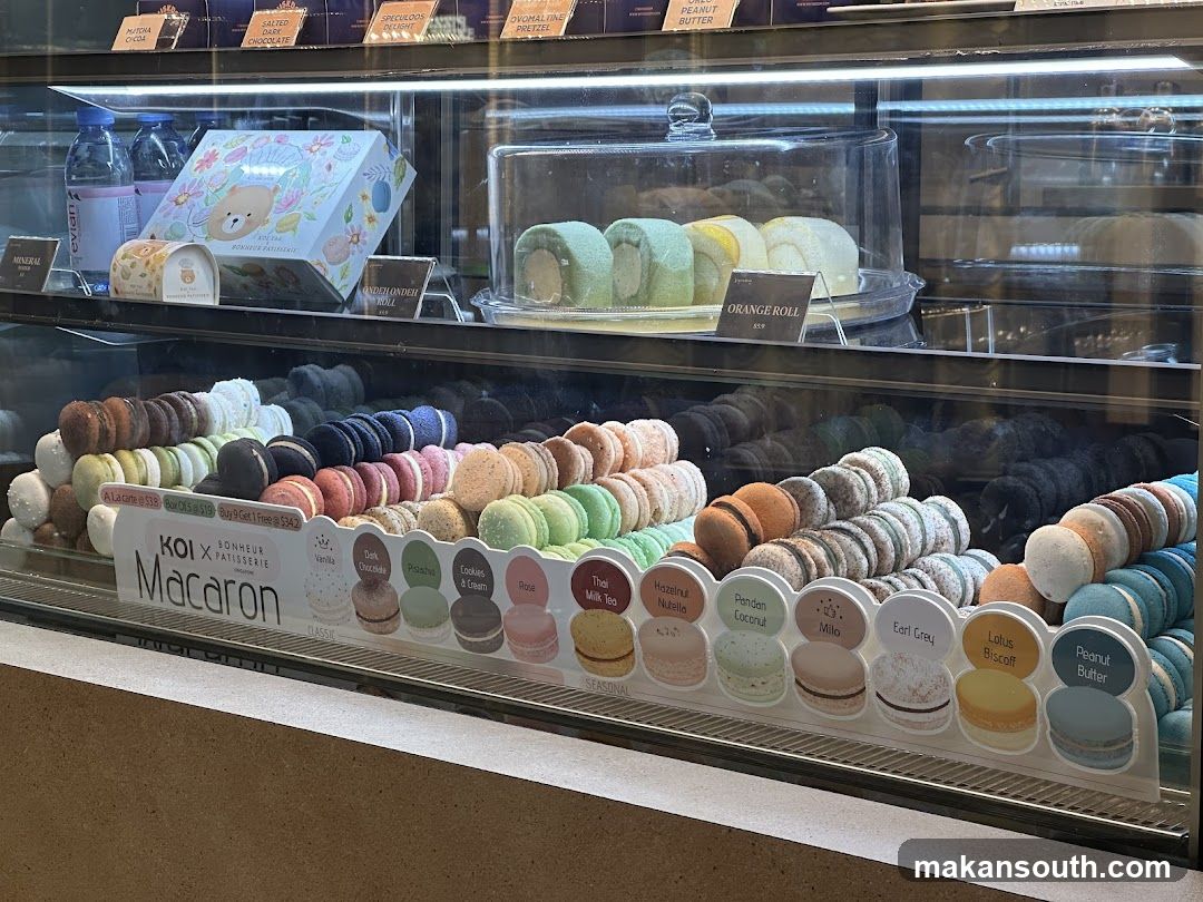 Macaron Display Case
