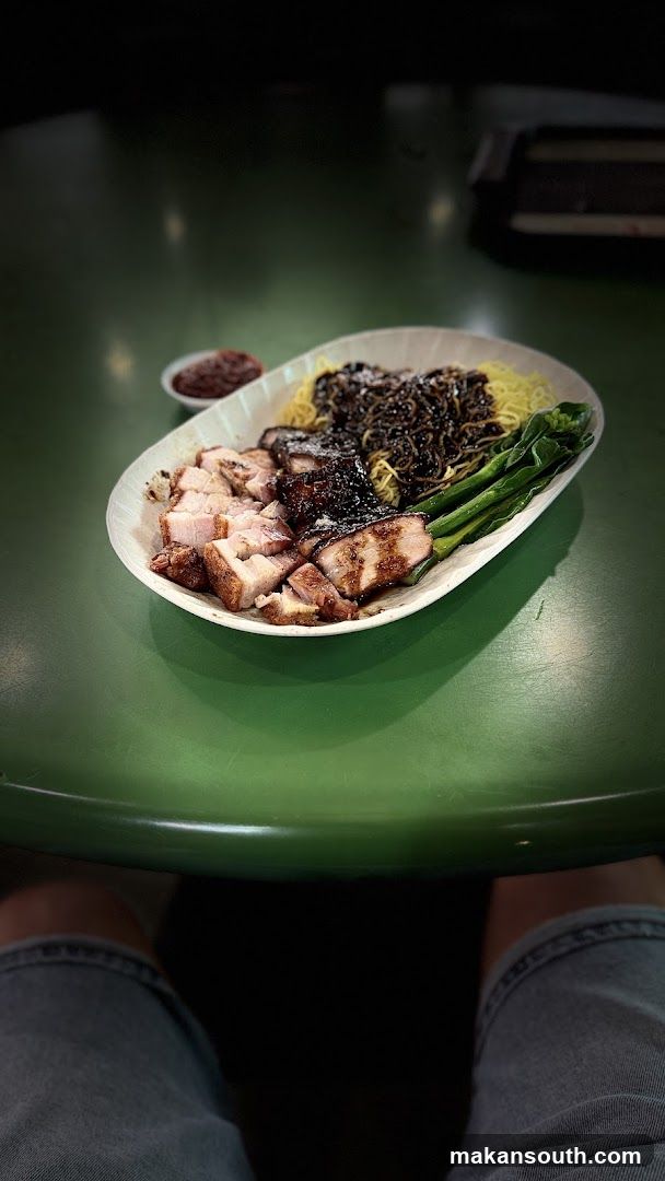Plate of Noodles with Meat and Vegetables