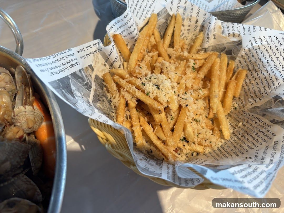 Fries with Garlic Butter and Clams