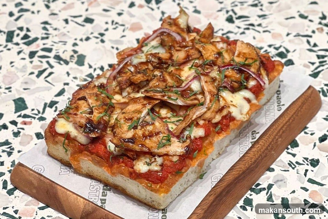 Grilled Chicken and Tomato Flatbread
