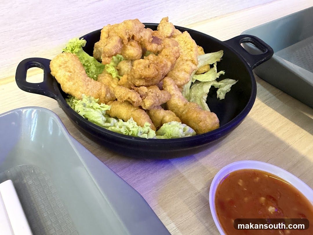 Fried Chicken with Lettuce and Sauce