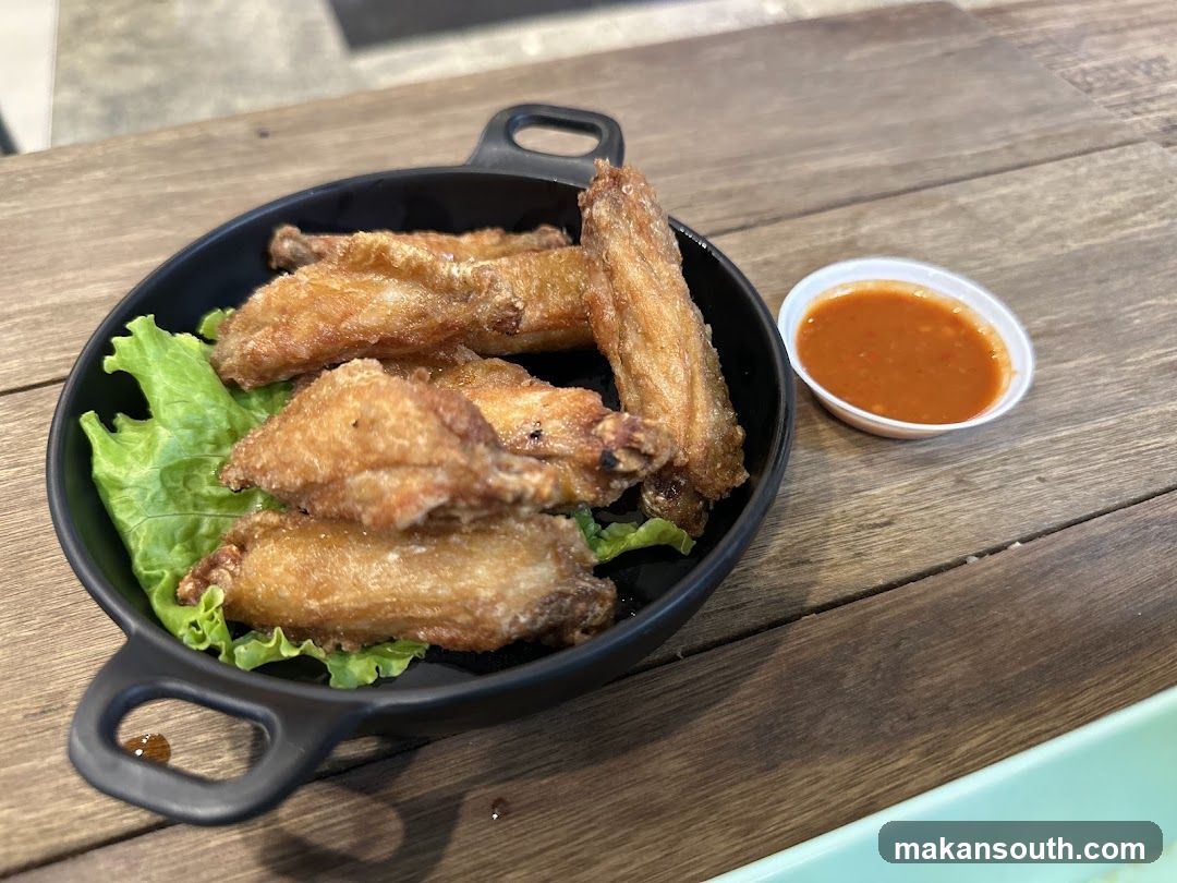 Fried Chicken Wings with Sauce