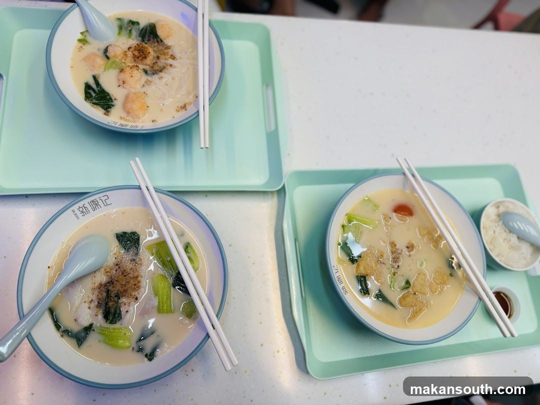 Cantonese-style noodle bowls with rice and dipping sauce