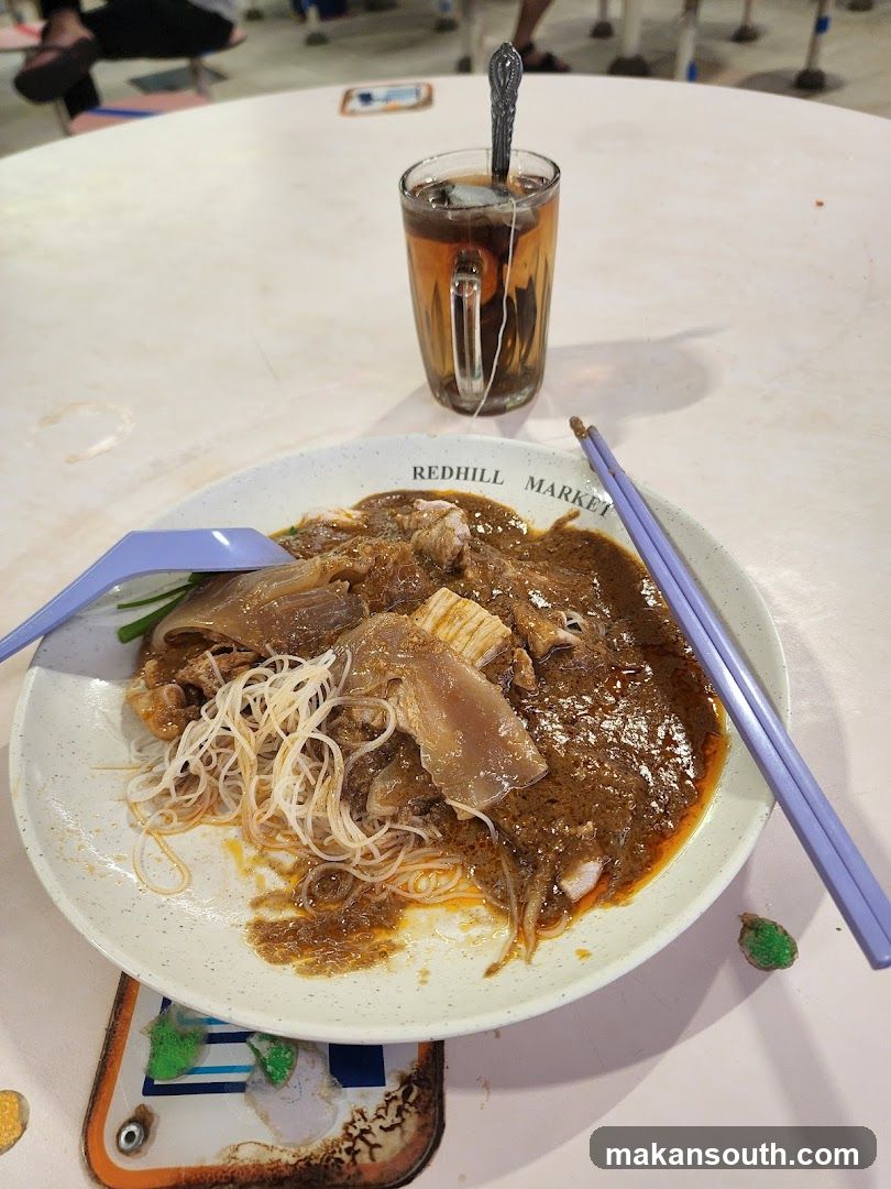 Noodle Dish with Sauce and Iced Tea