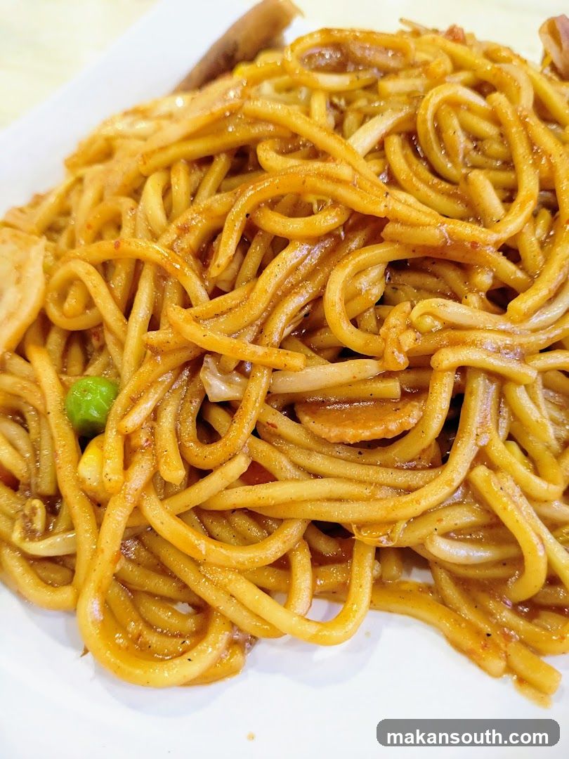 Stir-fried Noodles with Vegetables and Meat